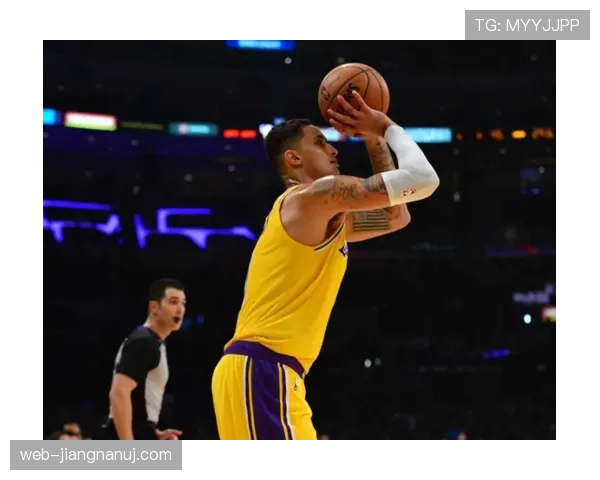 库兹马无球跑动助湖人提升三分效率拉开对手防线