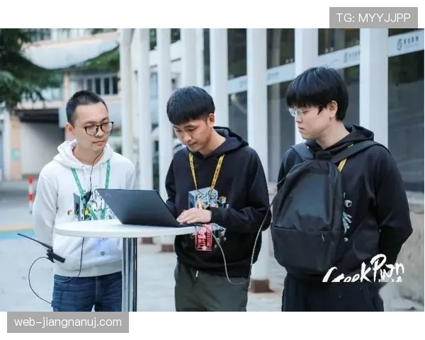 耳机裁判系统如何影响场上判罚？揭秘沟通机制与规则效力