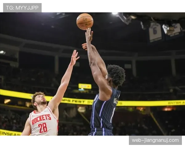 班·西蒙斯挡拆组织提升76人进攻节奏明显拉开对手防线