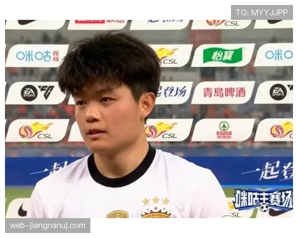 克雷桑一拿球就亮灯，山东泰山进攻却越踢越单薄，核心依赖加剧战术失衡