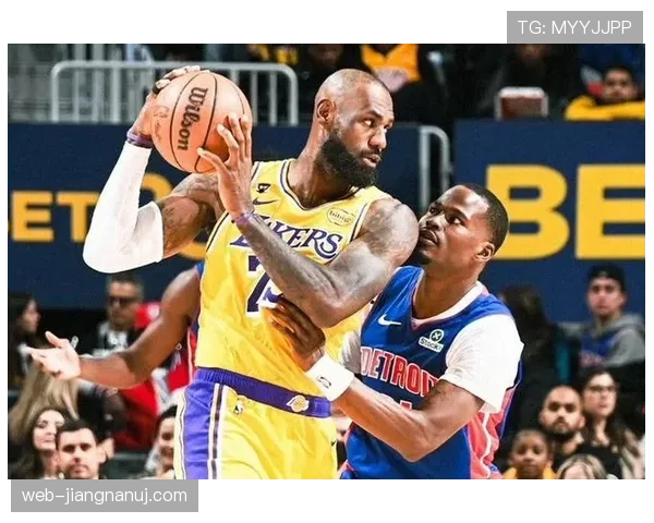 奥斯卡·罗伯特森单场三双多于詹姆斯，展现全能组织与得分爆发