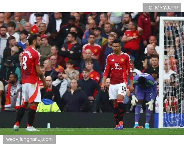 曼联更衣室矛盾再度曝光，内部氛围紧张对球队稳定性造成影响