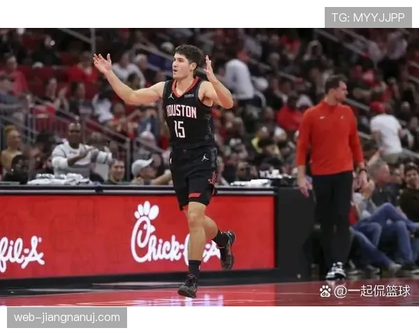 比尔关键挡拆助阵拉开空间 提升球队三分命中率